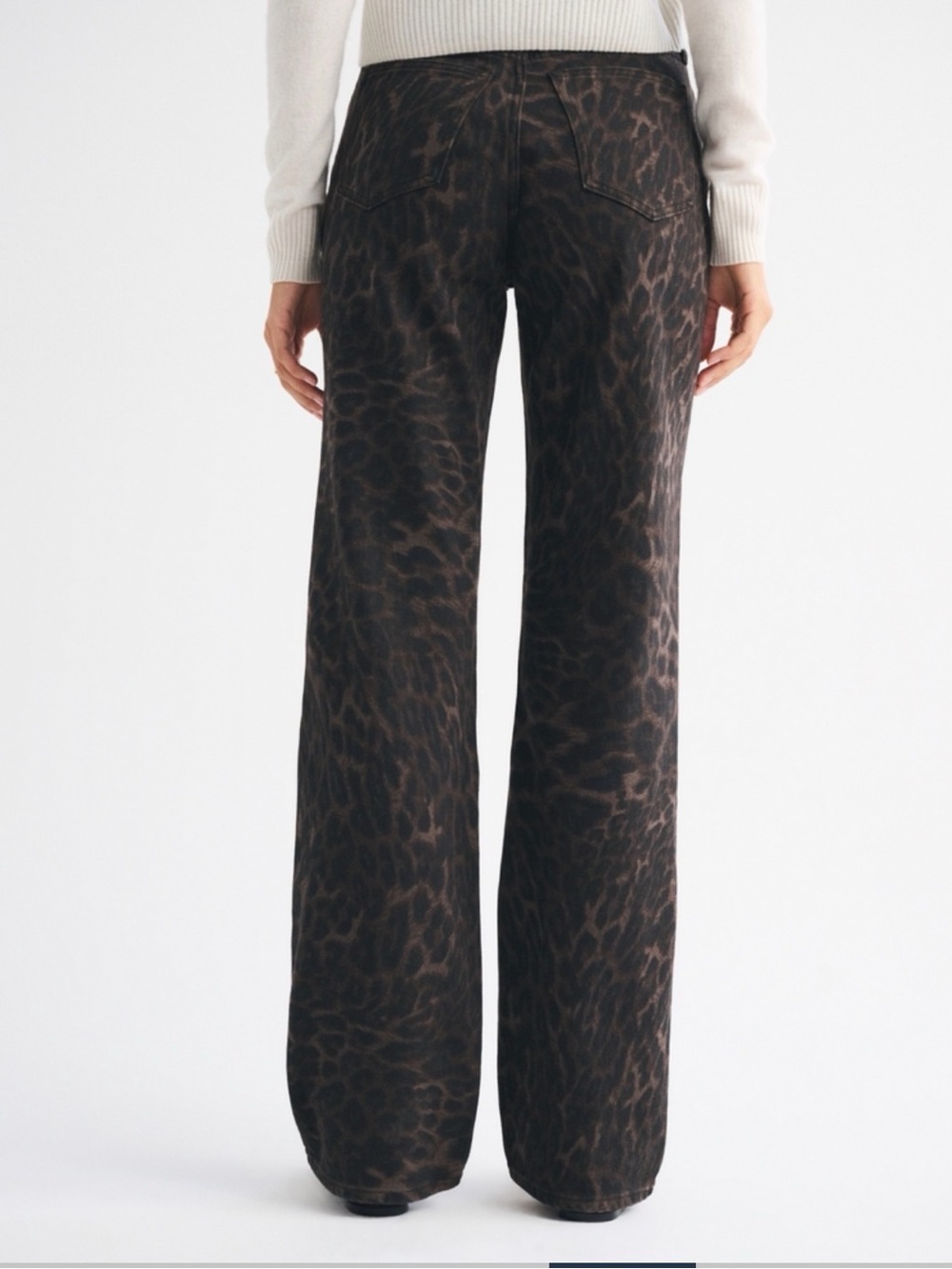 Abercrombie and Fitch High Rise 90s Relaxed Jean in Leopard - Picture 6 of 9